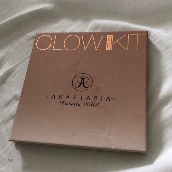 Other - Anastasia glow kit